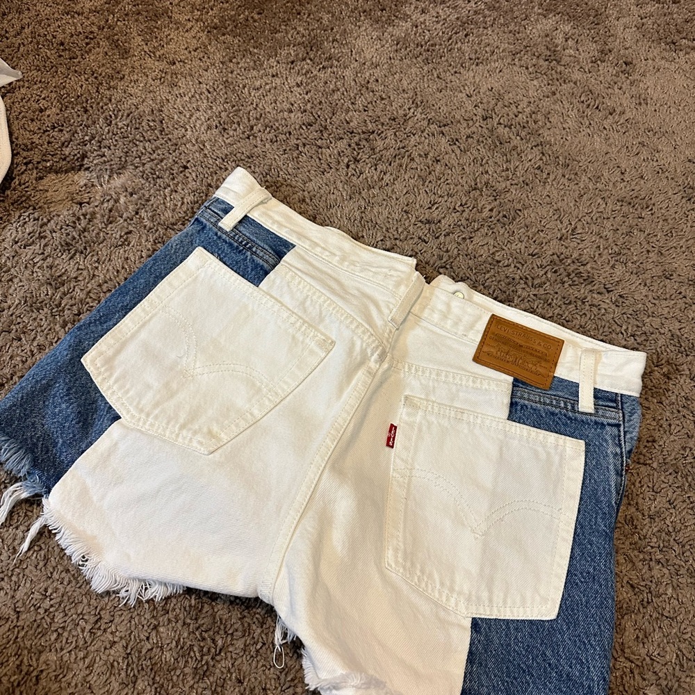 New tone levi short